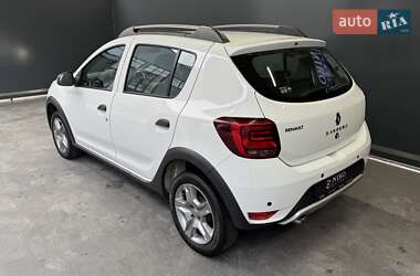 Хетчбек Renault Sandero StepWay 2019 в 