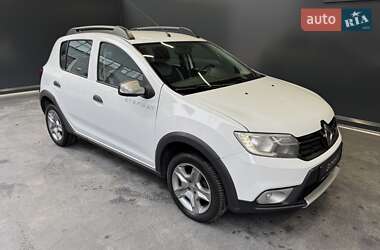 Хетчбек Renault Sandero StepWay 2019 в 