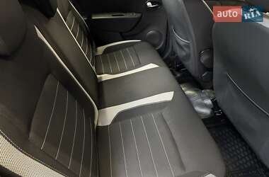 Хетчбек Renault Sandero StepWay 2019 в 