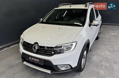 Хетчбек Renault Sandero StepWay 2019 в 