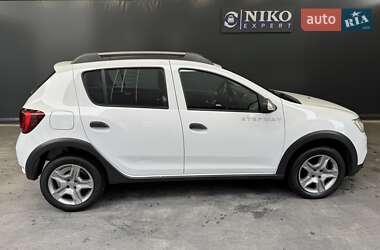 Хетчбек Renault Sandero StepWay 2019 в 