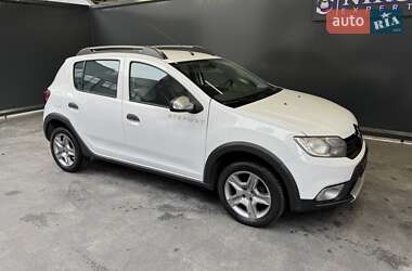 Хетчбек Renault Sandero StepWay 2019 в 