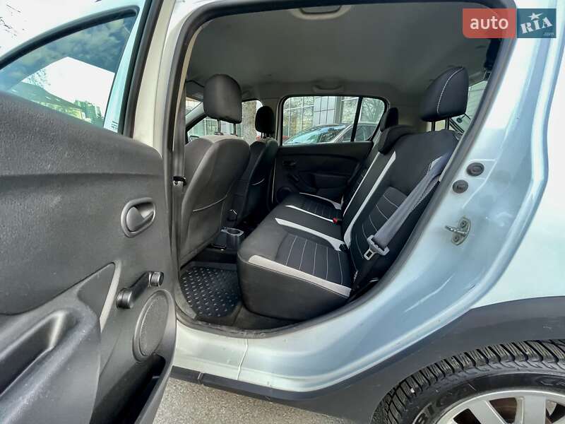 Хэтчбек Renault Sandero StepWay 2017 в Киеве