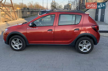 Хэтчбек Renault Sandero StepWay 2018 в 