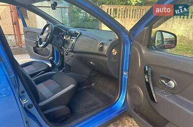 Хэтчбек Renault Sandero StepWay 2019 в 