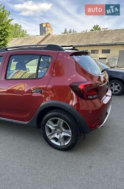 Хэтчбек Renault Sandero StepWay 2020 в 