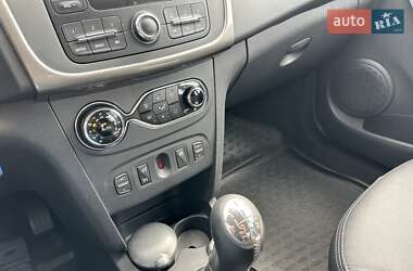 Внедорожник / Кроссовер Renault Sandero StepWay 2015 в 