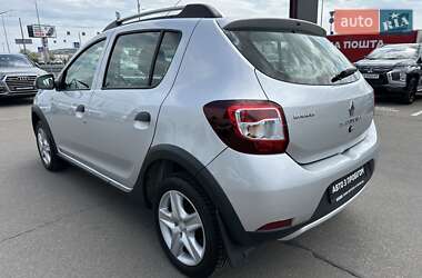 Внедорожник / Кроссовер Renault Sandero StepWay 2015 в 