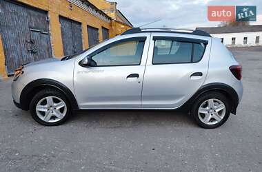 Позашляховик / Кросовер Renault Sandero StepWay 2013 в 