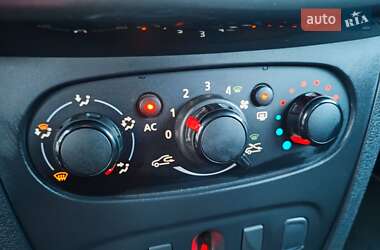 Позашляховик / Кросовер Renault Sandero StepWay 2013 в 