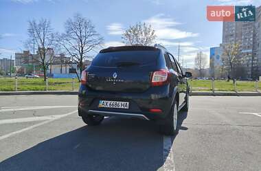 Позашляховик / Кросовер Renault Sandero StepWay 2013 в 