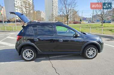 Позашляховик / Кросовер Renault Sandero StepWay 2013 в 