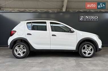 Хэтчбек Renault Sandero StepWay 2019 в 
