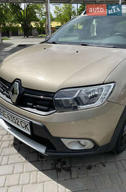 Хэтчбек Renault Sandero StepWay 2019 в 