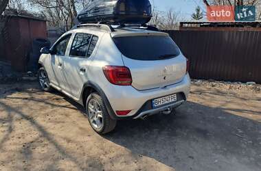 Хэтчбек Renault Sandero StepWay 2018 в 