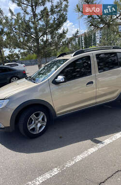 Хэтчбек Renault Sandero StepWay 2019 в 