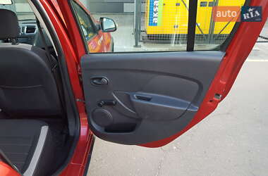 Хэтчбек Renault Sandero StepWay 2017 в 