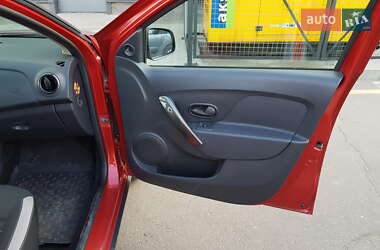 Хэтчбек Renault Sandero StepWay 2017 в 