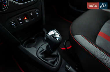 Хэтчбек Renault Sandero StepWay 2019 в 
