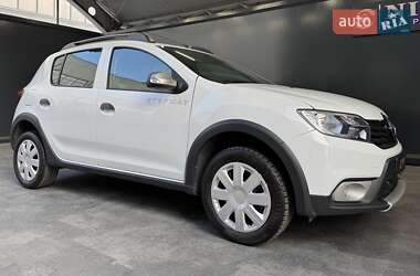 Хэтчбек Renault Sandero StepWay 2019 в 