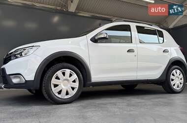 Хэтчбек Renault Sandero StepWay 2019 в 
