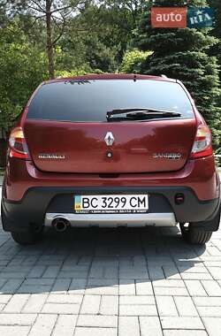 Позашляховик / Кросовер Renault Sandero StepWay 2011 в 
