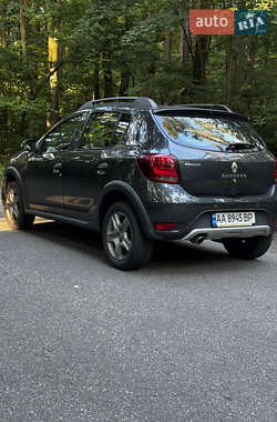 Хэтчбек Renault Sandero StepWay 2019 в 