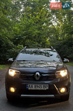 Хэтчбек Renault Sandero StepWay 2019 в 