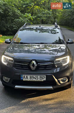 Хэтчбек Renault Sandero StepWay 2019 в 
