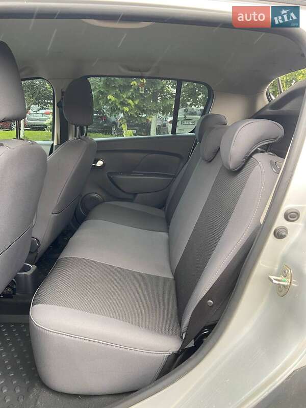 Хэтчбек Renault Sandero StepWay 2018 в Святопетровское