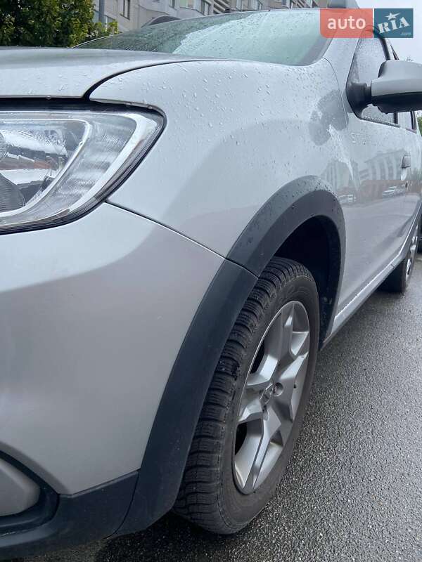 Хэтчбек Renault Sandero StepWay 2018 в Святопетровское