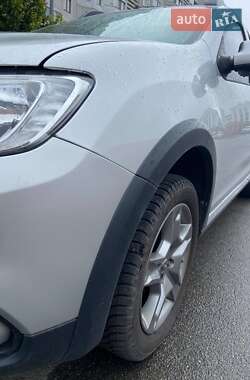 Хэтчбек Renault Sandero StepWay 2018 в 