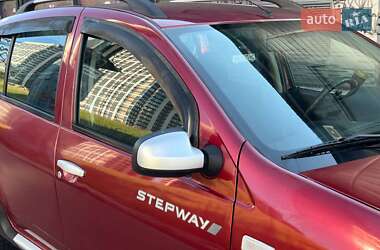 Внедорожник / Кроссовер Renault Sandero StepWay 2012 в 