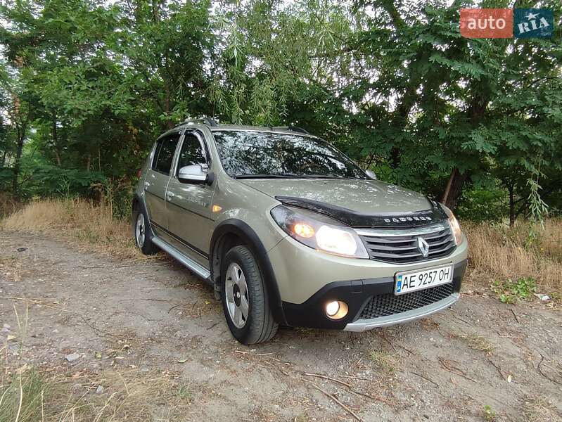 Внедорожник / Кроссовер Renault Sandero StepWay 2011 в 