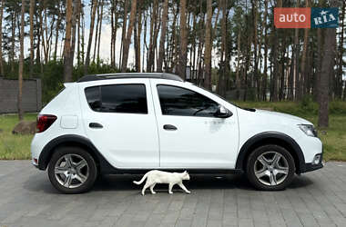 Хэтчбек Renault Sandero StepWay 2021 в 