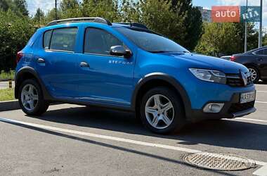 Хэтчбек Renault Sandero StepWay 2019 в 