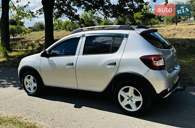 Внедорожник / Кроссовер Renault Sandero StepWay 2015 в 