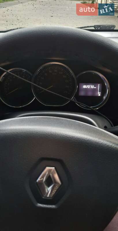 Позашляховик / Кросовер Renault Sandero StepWay 2015 в Умані фото 14 Позашляховик / Кросовер Renault Sandero StepWay 2015 в Умані