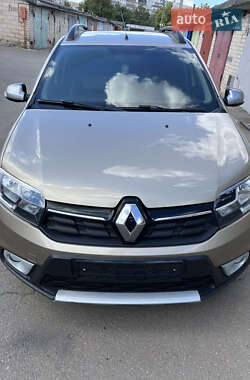 Хэтчбек Renault Sandero StepWay 2019 в 