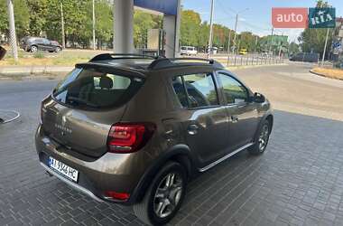Хэтчбек Renault Sandero StepWay 2017 в 