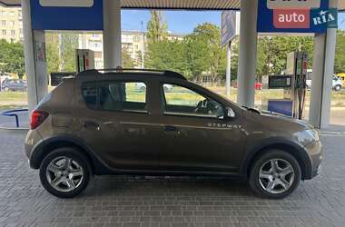 Хэтчбек Renault Sandero StepWay 2017 в 