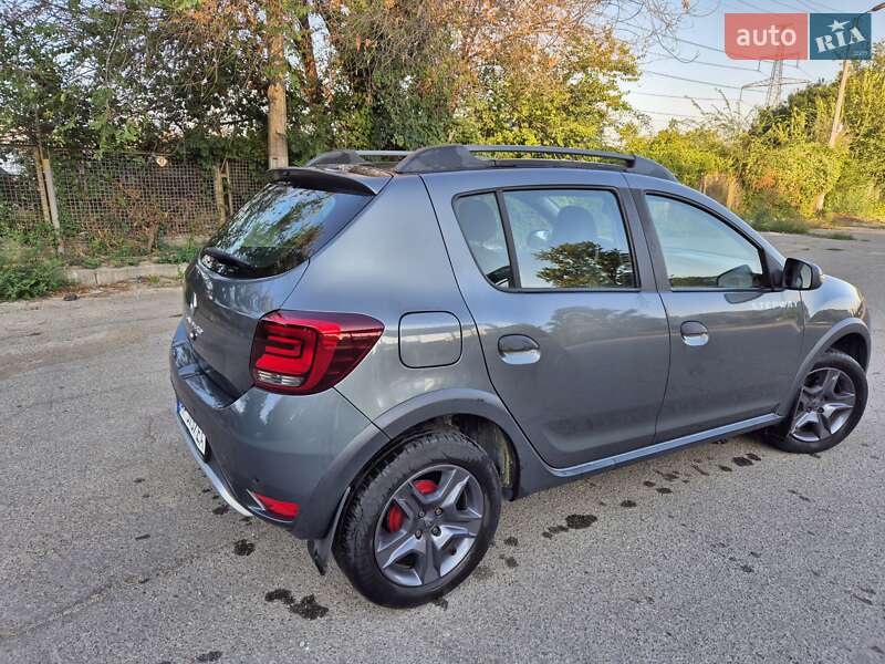 Хэтчбек Renault Sandero StepWay 2017 в Запорожье