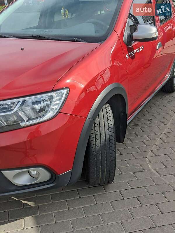 Позашляховик / Кросовер Renault Sandero StepWay 2017 в Мукачевому