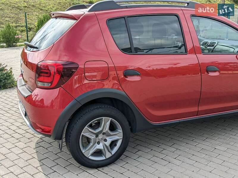 Позашляховик / Кросовер Renault Sandero StepWay 2017 в Мукачевому