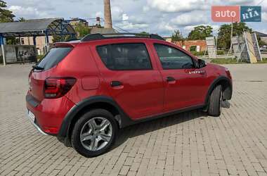 Внедорожник / Кроссовер Renault Sandero StepWay 2017 в 