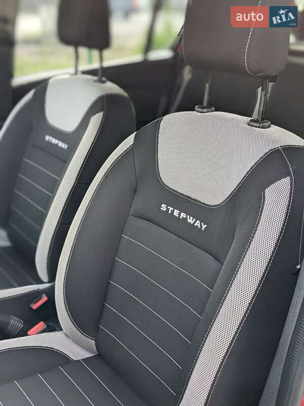 Позашляховик / Кросовер Renault Sandero StepWay 2017 в Мукачевому