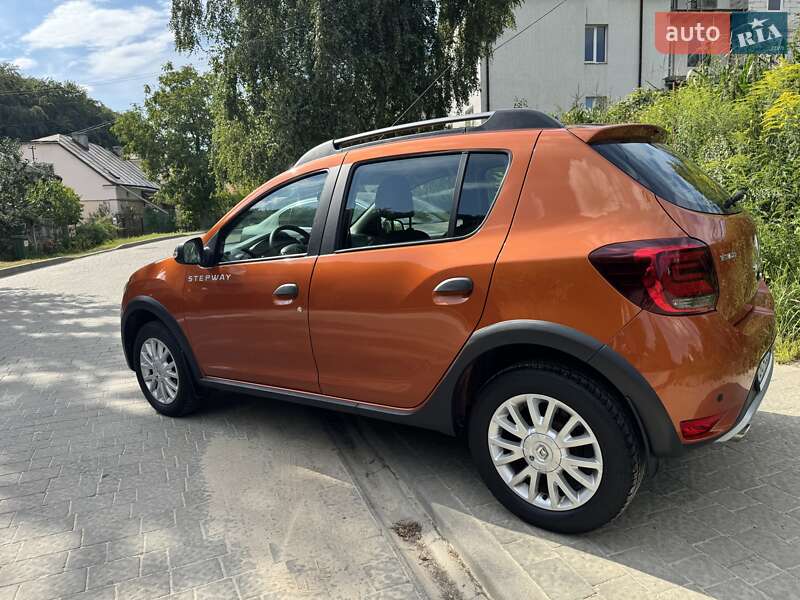 Хэтчбек Renault Sandero StepWay 2017 в Львове