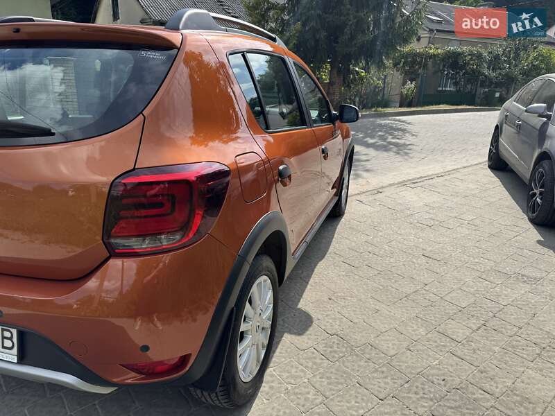 Хэтчбек Renault Sandero StepWay 2017 в Львове