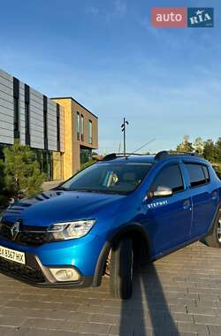 Хэтчбек Renault Sandero StepWay 2017 в 