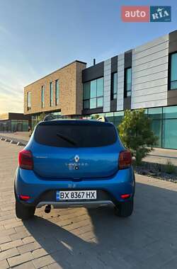 Хэтчбек Renault Sandero StepWay 2017 в 